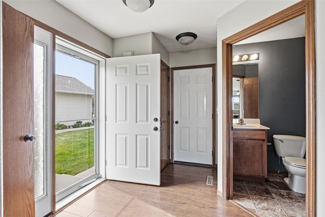 3253 Prairie Bend Circle, Marion, IA 52302
