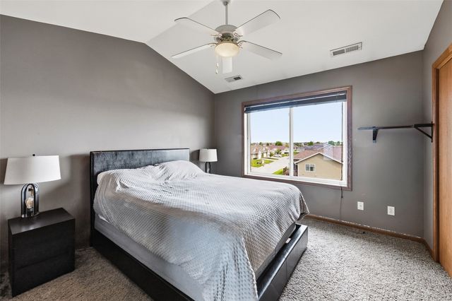 3253 Prairie Bend Circle, Marion, IA 52302