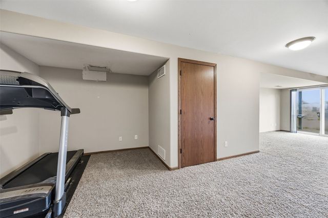 3253 Prairie Bend Circle, Marion, IA 52302