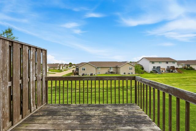 3253 Prairie Bend Circle, Marion, IA 52302