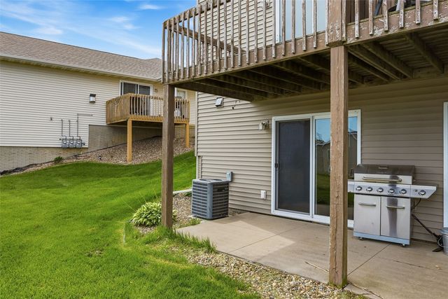 3253 Prairie Bend Circle, Marion, IA 52302