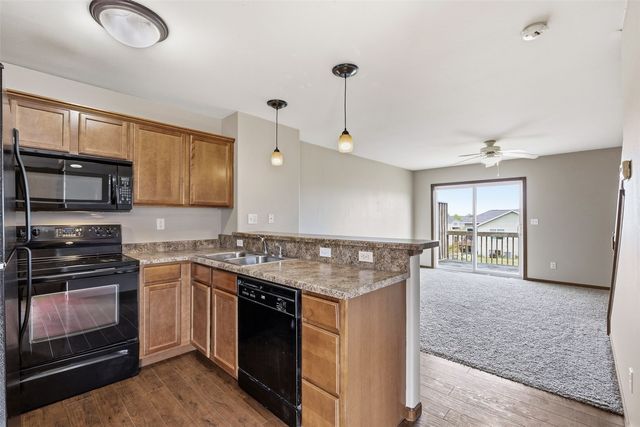 3253 Prairie Bend Circle, Marion, IA 52302