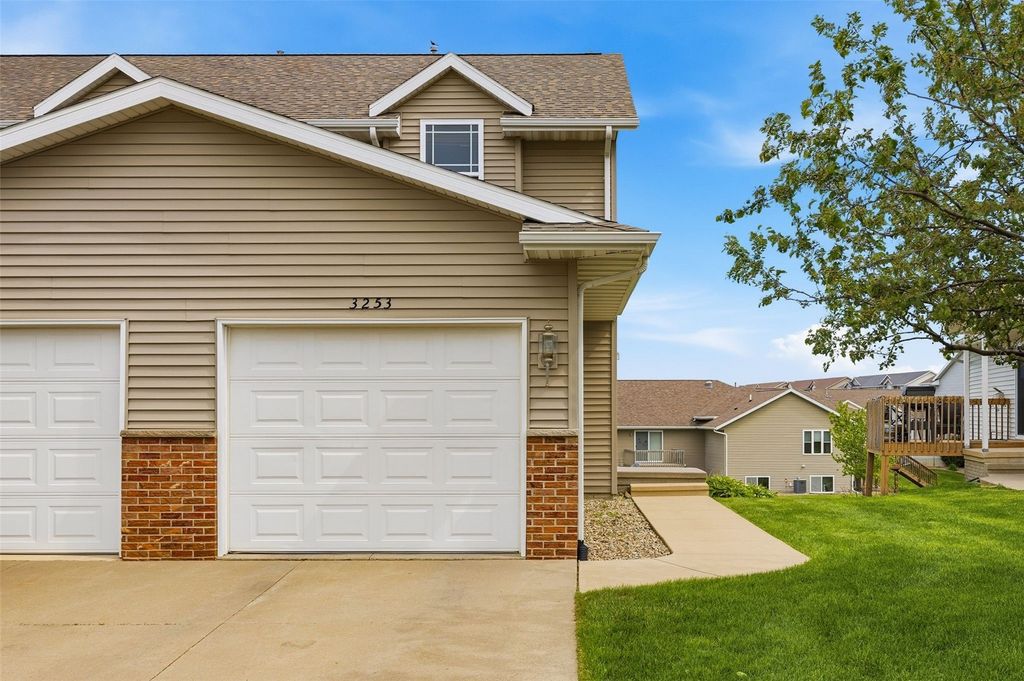3253 Prairie Bend Circle, Marion, IA 52302