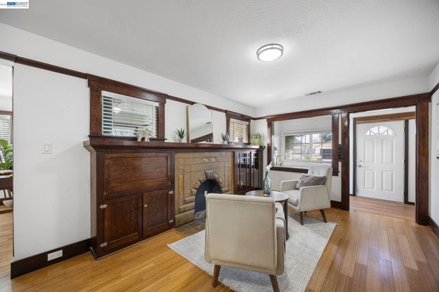 18286 Meekland Ave, Hayward, CA 94541