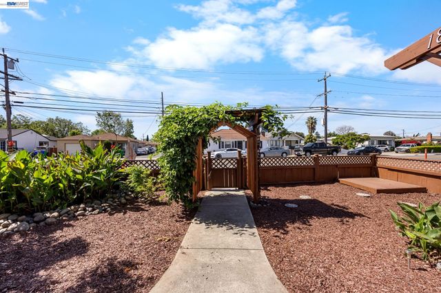 18286 Meekland Ave, Hayward, CA 94541
