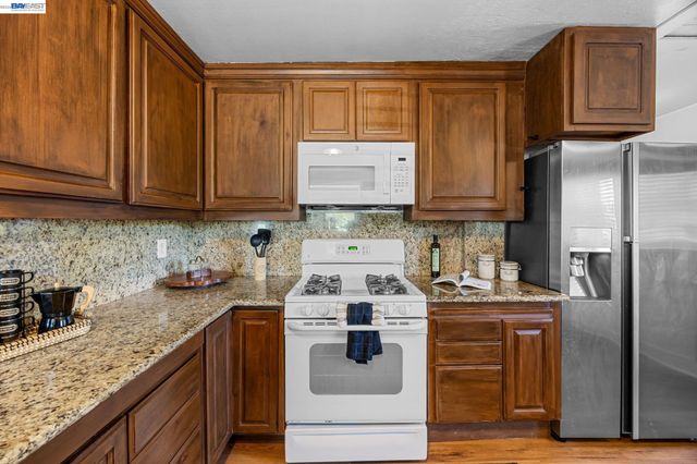 18286 Meekland Ave, Hayward, CA 94541