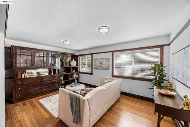 18286 Meekland Ave, Hayward, CA 94541