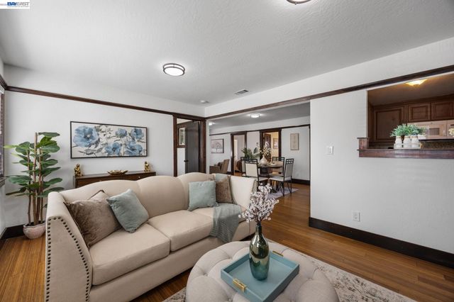 18286 Meekland Ave, Hayward, CA 94541