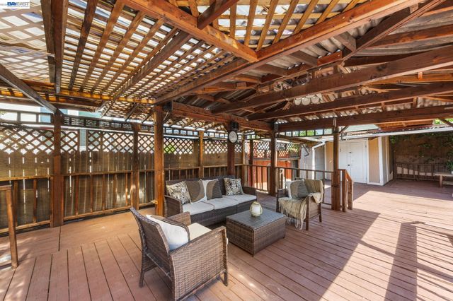 18286 Meekland Ave, Hayward, CA 94541