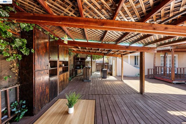 18286 Meekland Ave, Hayward, CA 94541