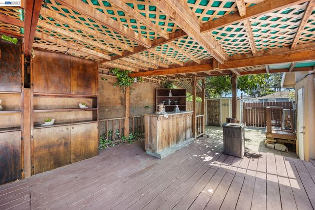 18286 Meekland Ave, Hayward, CA 94541