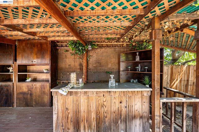 18286 Meekland Ave, Hayward, CA 94541