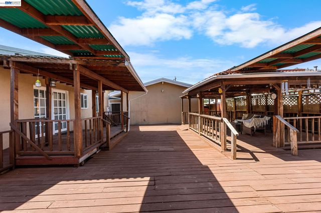 18286 Meekland Ave, Hayward, CA 94541