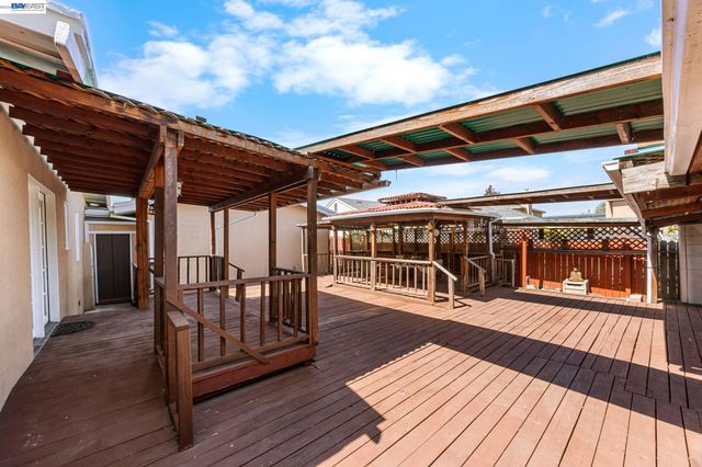 18286 Meekland Ave, Hayward, CA 94541