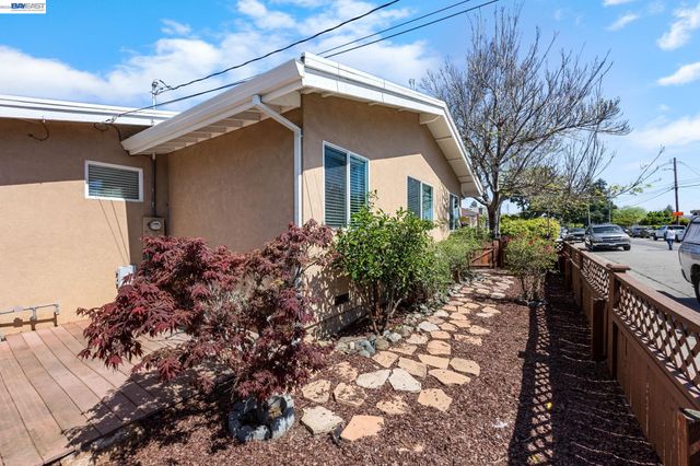 18286 Meekland Ave, Hayward, CA 94541