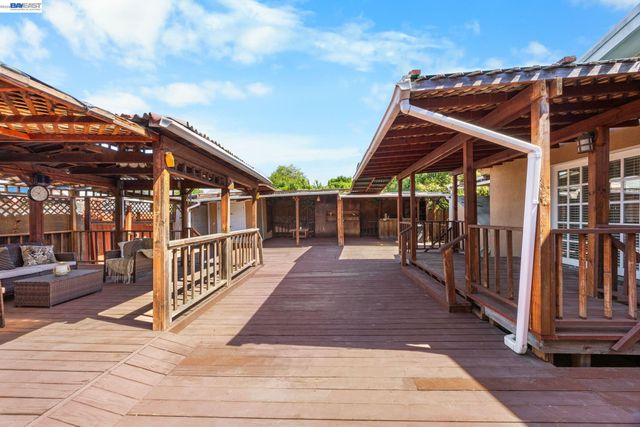 18286 Meekland Ave, Hayward, CA 94541