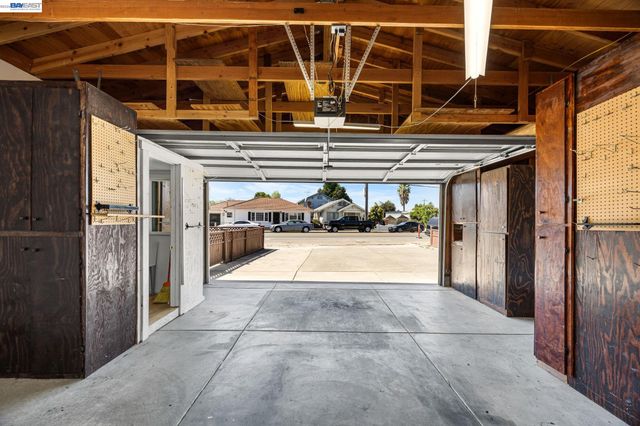 18286 Meekland Ave, Hayward, CA 94541