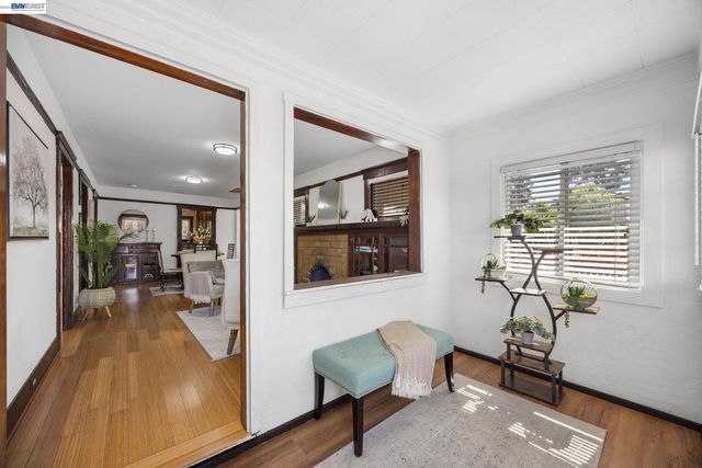 18286 Meekland Ave, Hayward, CA 94541