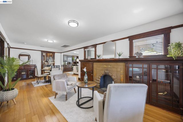 18286 Meekland Ave, Hayward, CA 94541