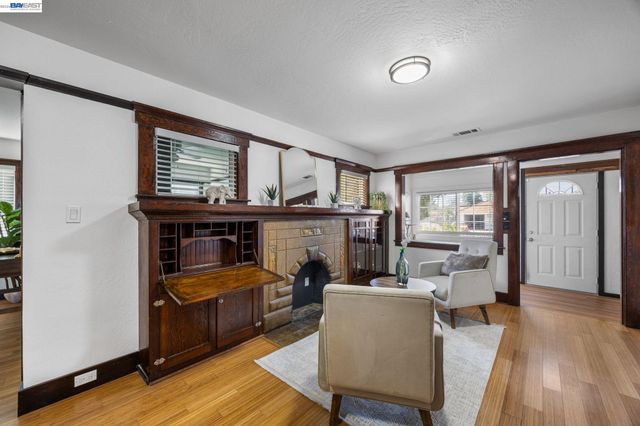 18286 Meekland Ave, Hayward, CA 94541