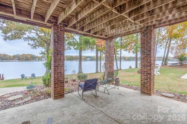 185 Willow Point Road, Troutman, NC 28166