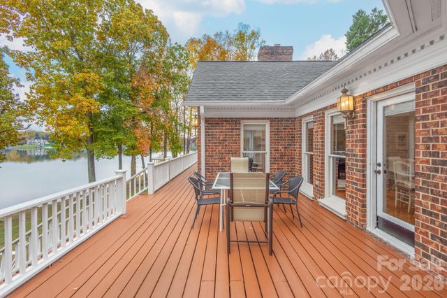 185 Willow Point Road, Troutman, NC 28166