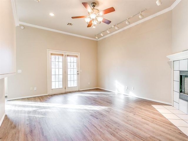 400 W 10th Street, Edmond, OK 73003