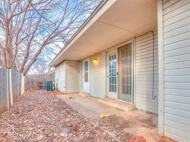 400 W 10th Street, Edmond, OK 73003