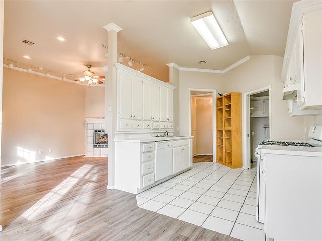 400 W 10th Street, Edmond, OK 73003