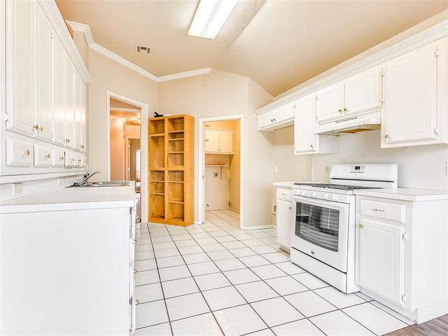 400 W 10th Street, Edmond, OK 73003