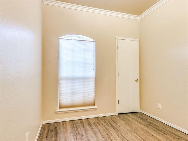 400 W 10th Street, Edmond, OK 73003