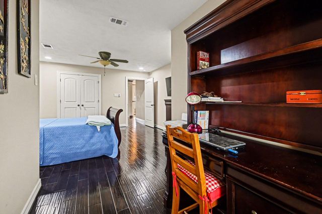 8500 Anastasia Avenue, Beaumont, TX 77705