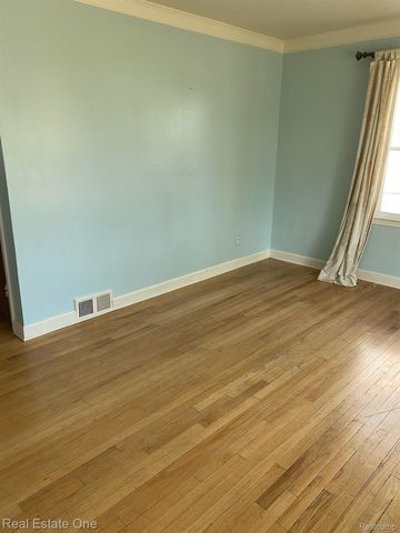 28936 Bridge Street, Garden City, MI 48135