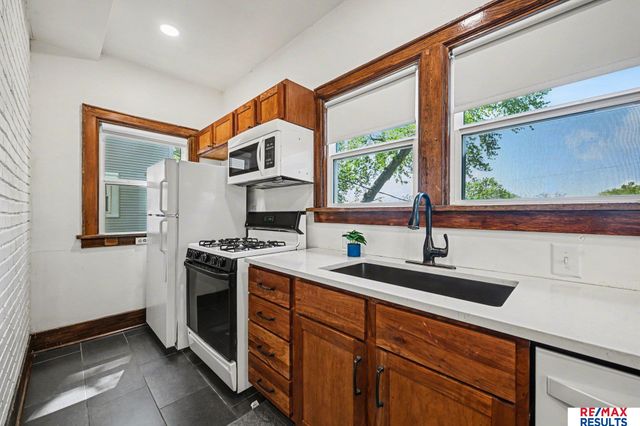 2826 S 31st Street, Omaha, NE 68105