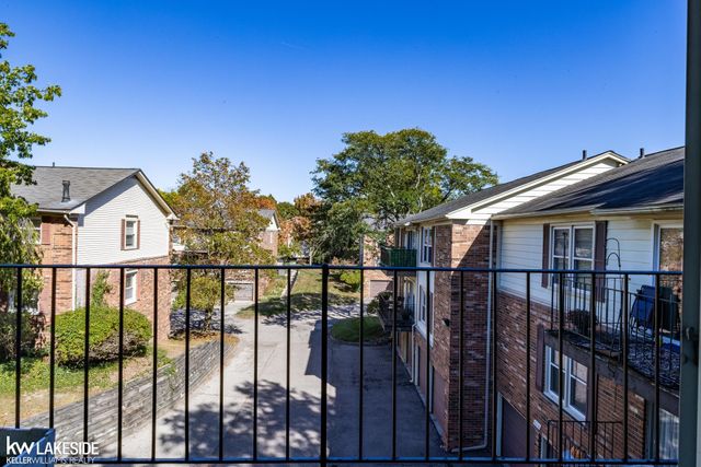 6322 Pepper Hill Street, West Bloomfield Twp, MI 48322