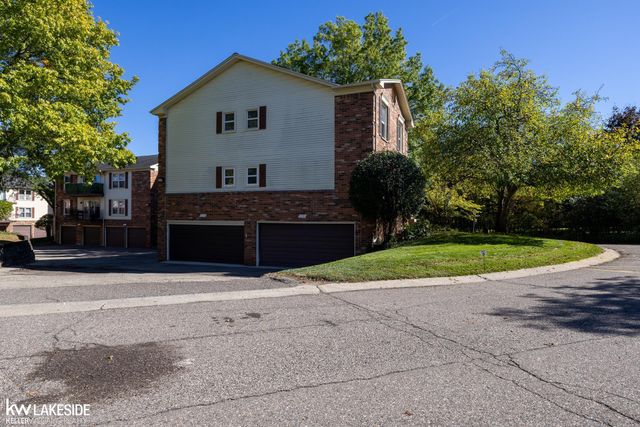 6322 Pepper Hill Street, West Bloomfield Twp, MI 48322