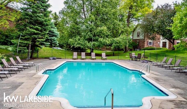 6322 Pepper Hill Street, West Bloomfield Twp, MI 48322