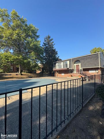 6322 Pepper Hill Street, West Bloomfield Twp, MI 48322