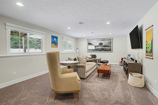 627 Parkview Avenue, Spring Lake, MI 49456