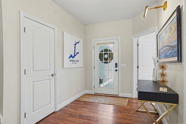 627 Parkview Avenue, Spring Lake, MI 49456