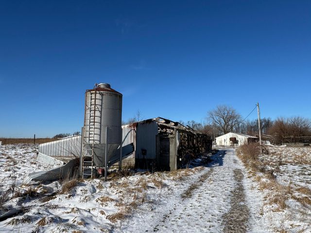 9844 N Us Highway 231, Demotte, IN 46310