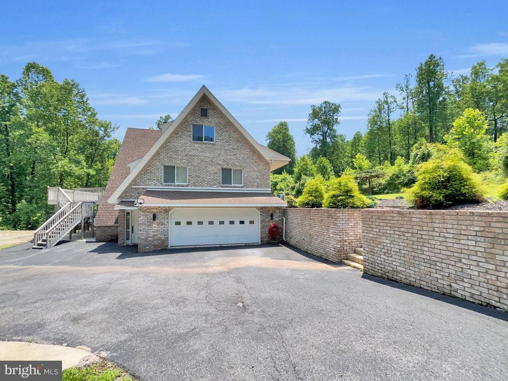 665 FAIRMONT AVE, Mohnton, PA 19540