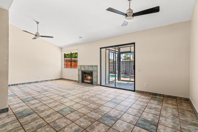 1351 E Luna Way, Palm Springs, CA 92262