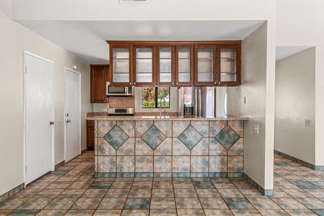 1351 E Luna Way, Palm Springs, CA 92262
