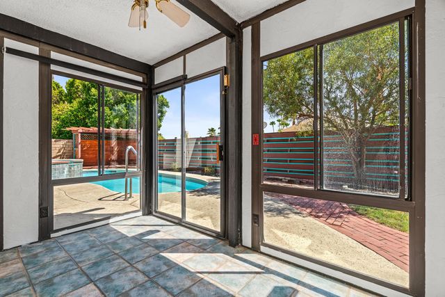 1351 E Luna Way, Palm Springs, CA 92262