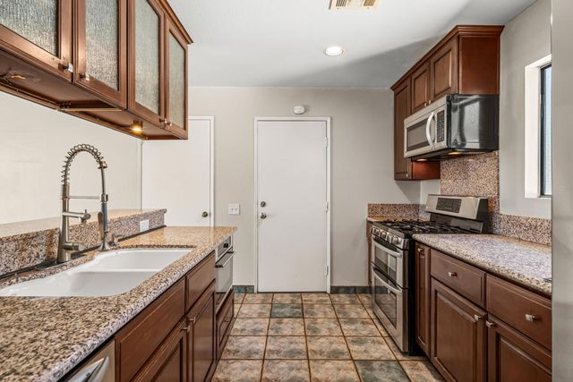 1351 E Luna Way, Palm Springs, CA 92262
