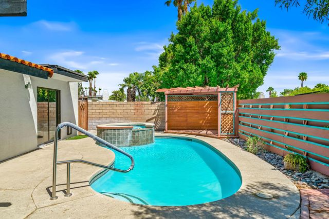 1351 E Luna Way, Palm Springs, CA 92262