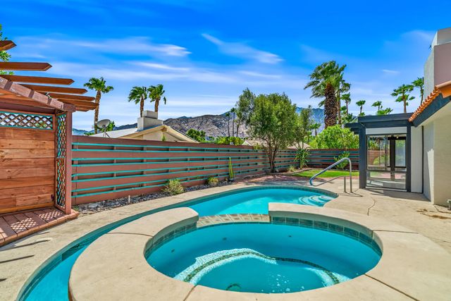 1351 E Luna Way, Palm Springs, CA 92262