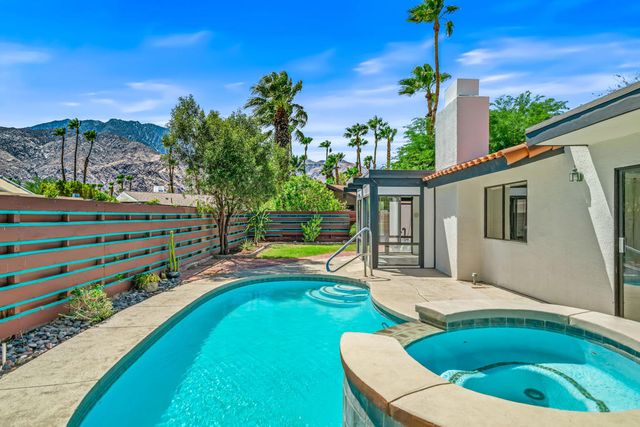 1351 E Luna Way, Palm Springs, CA 92262