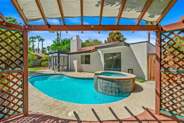 1351 E Luna Way, Palm Springs, CA 92262
